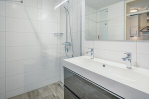 House | Bathroom - 2-person Island-sea View Studio Apartment (De Koog)