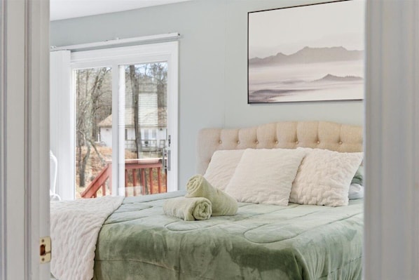 Skrivebord, strykejern/-brett, wi-fi og sengetøy