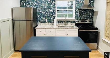 Welcoming cottage with AC in charming Lucedale