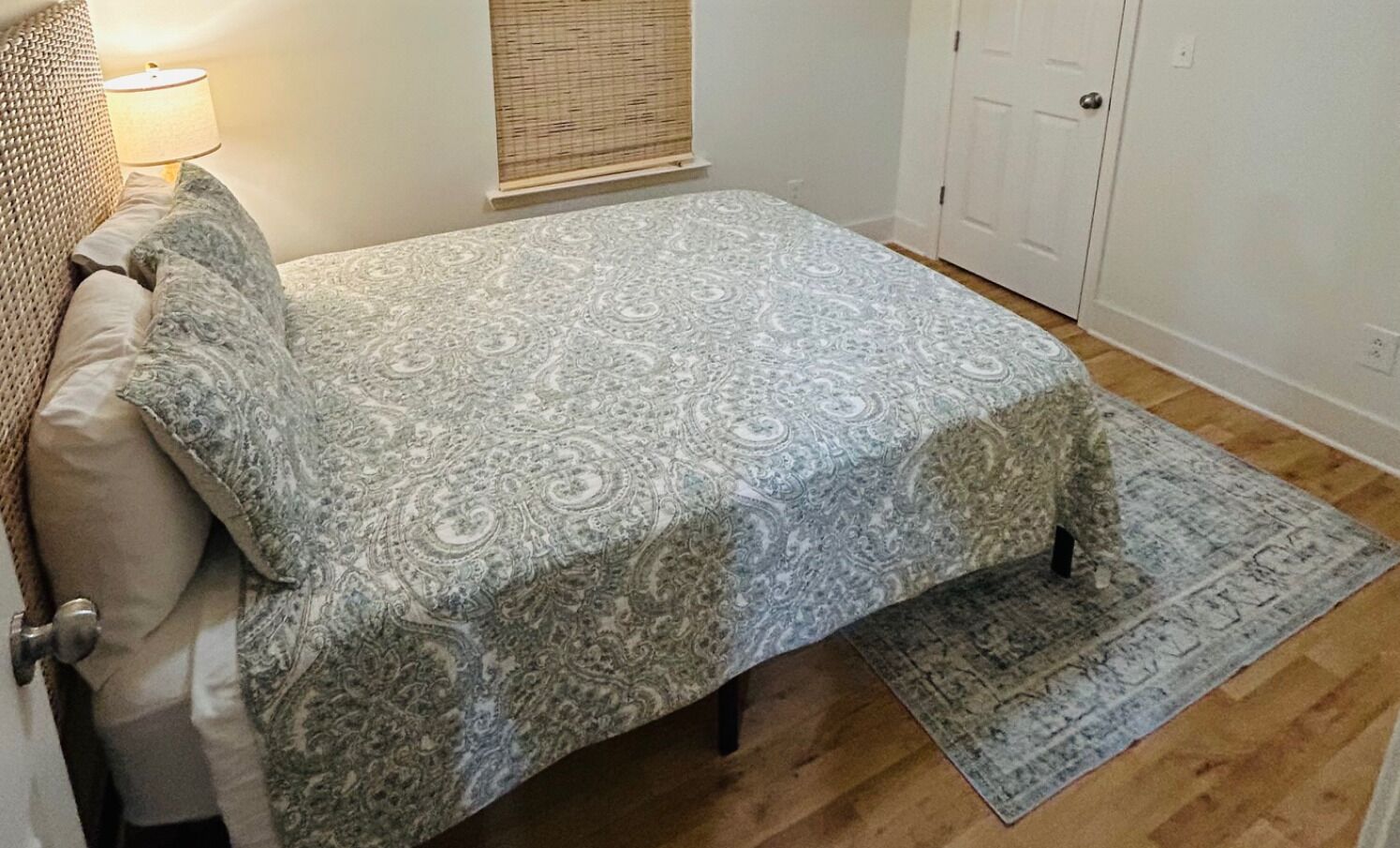 2 habitaciones, tabla de planchar con plancha, wifi y ropa de cama 