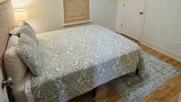 2 habitaciones, tabla de planchar con plancha, wifi y ropa de cama