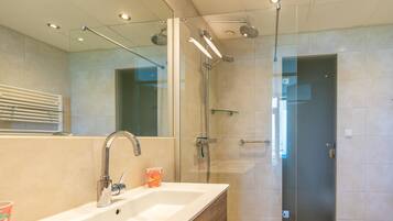 Apartemen | Kamar mandi