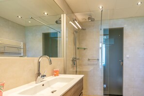 Apartment | Bathroom