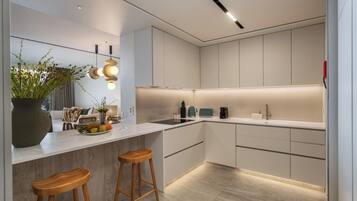 Fridge, microwave, oven, stovetop