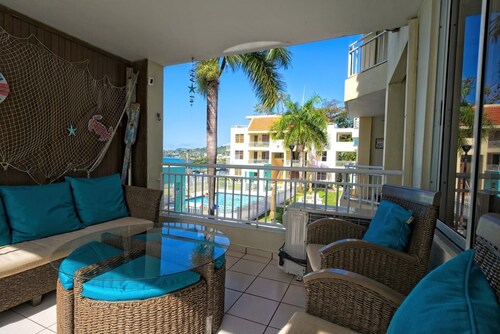Oceanfront Paradise: Private Balcony, Stunning Views & Steps to the Beach!