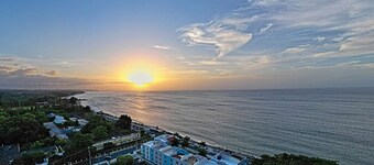 Oceanfront Paradise: Private Balcony, Stunning Views & Steps to the Beach!