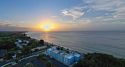 Oceanfront Paradise: Private Balcony, Stunning Views & Steps to the Beach!