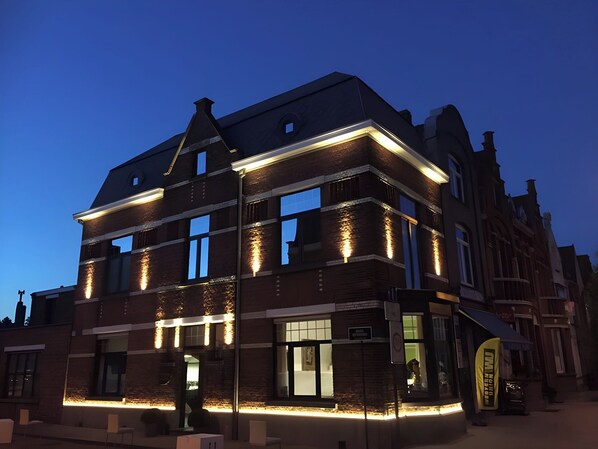 المنشأة من الخارج