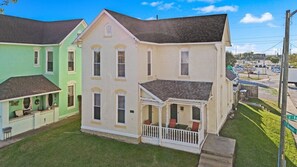 Exterior - Big Yellow-4 Bedroom Walk To Everything Downtown! (Indianapolis)