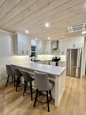 ميكروويف، فرن، موقد طهي مسطح، غسالة أطباق