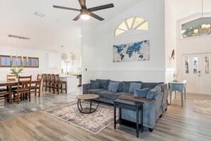 Smart TV, table football, ping pong - Spacious 3BR Retreat - Waterfront Heated Salt Pool (Treasure Island)