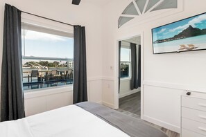 Työpöytä, silitysrauta/-lauta, ilmainen Wi-Fi, vuodevaatteet