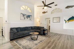 Smart TV, table football, ping pong - Spacious 3BR Retreat - Waterfront Heated Salt Pool (Treasure Island)