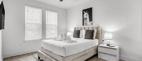 2 chambres, bureau, fer et planche à repasser, lit parapluie