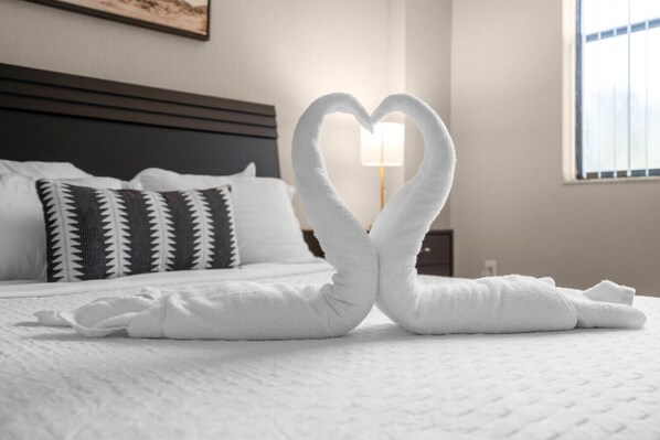 2 soveværelser, skrivebord, strygejern/strygebræt, weekendseng