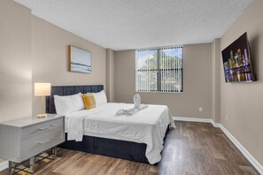 2 camere, una scrivania, ferro/asse da stiro, culla da viaggio