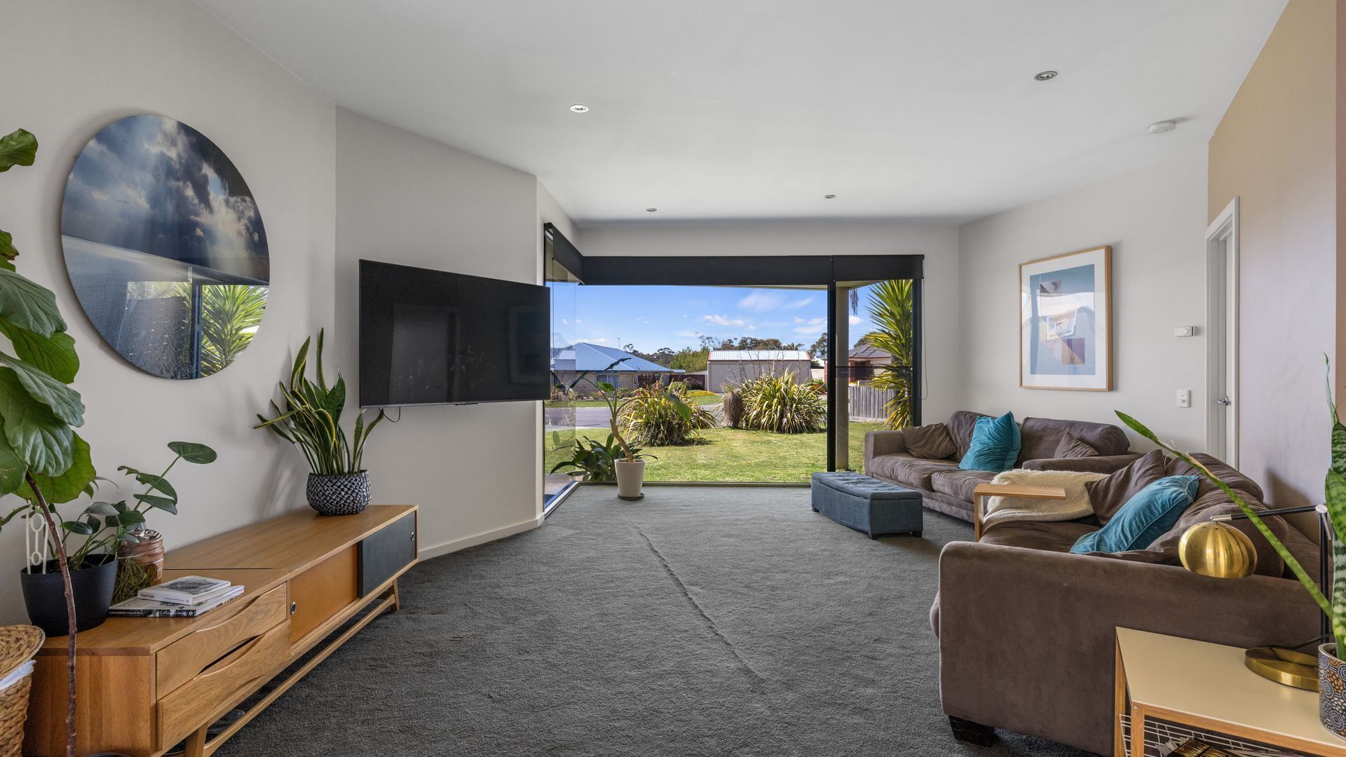 Smart TV, fireplace, offices