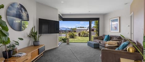 Smart TV, fireplace, offices