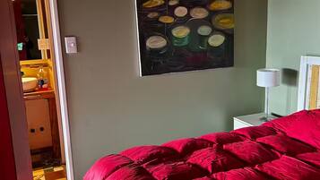 1 bedroom, internet, bed sheets