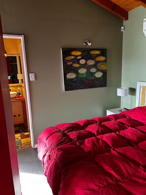 1 غرفة نوم وخدمة الإنترنت وملاءات أسرّة