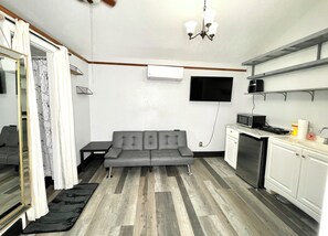 Smart TV - Cozy & Private Guest House / Secluded Retreat (Seffner)