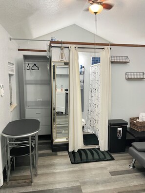 Interior - Cozy & Private Guest House / Secluded Retreat (Seffner)