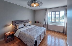 4 chambres, fer et planche à repasser, lit parapluie, Wi-Fi gratuit