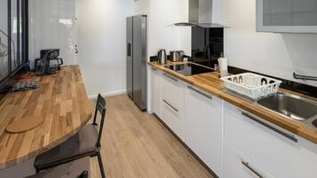Kühlschrank, Mikrowelle, Ofen, Geschirrspüler