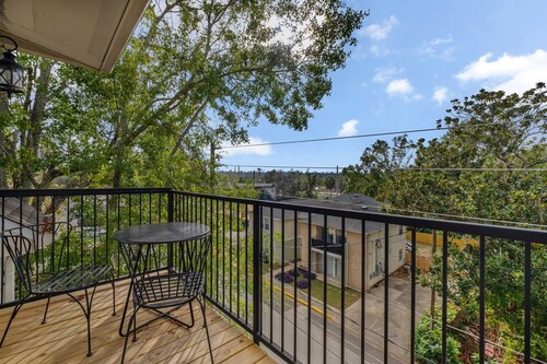 The Governor - A Luxury Downtown Condo