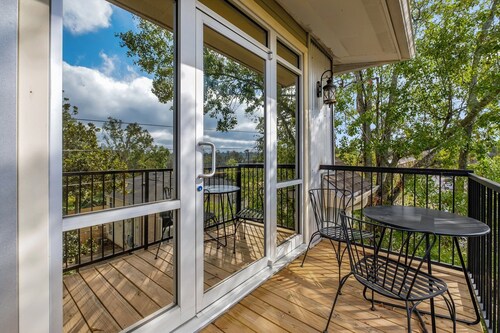 The Governor - A Luxury Downtown Condo