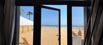 Beautiful 1-bedroom Chalet right on The Beach.