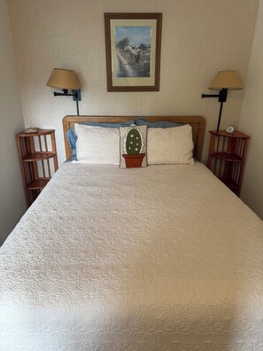 3 bedrooms, free WiFi, bed sheets - Ski-In/Ski-Out Townhome Steps From the Lift, 1 Block from Main St/Downtown (Red River)