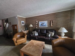 TV, fireplace - Ski-In/Ski-Out Townhome Steps From the Lift, 1 Block from Main St/Downtown (Red River)