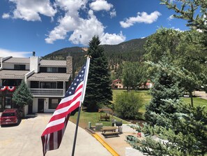 Exterior - Red River Getaway 2 - Ski In/Out, Cozy Townhome, Best Location, Sleeps 7 (Red River)