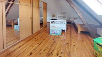 4 bedrooms, iron/ironing board, travel crib, free WiFi