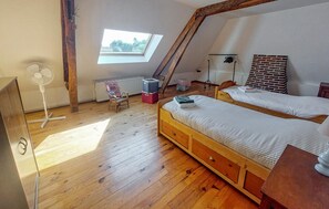 4 Schlafzimmer, Bügeleisen/Bügelbrett, Reisekinderbett, kostenloses WLAN