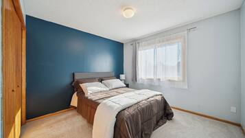 4 dormitoris, escriptori, planxa i posts de planxar i wifi gratuïta