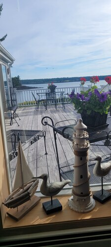 Waterfront 5-bedroom house with breath taking views of the sunrises and sunsets