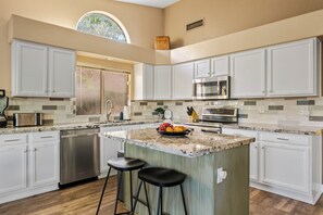 Mikrowelle, Ofen, Herdplatte, Geschirrspüler