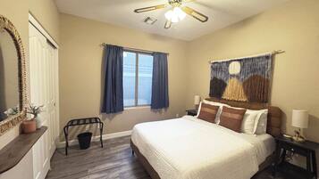 4 slaapkamers, een strijkplank/strijkijzer, internet, beddengoed