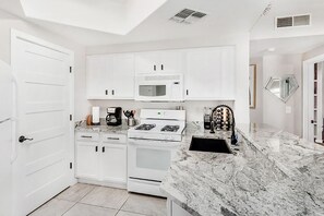 Fridge, microwave, oven, stovetop - Desert Oasis 2BD/2BA Gated Resort ~ Pool ~ Gym ~ Pet Friendly ~ BBQ (Phoenix)