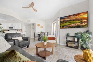 Smart TV - Desert Oasis 2BD/2BA Gated Resort ~ Pool ~ Gym ~ Pet Friendly ~ BBQ (Phoenix)