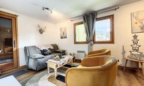 Fireplace - Chalet in Les Gets Near Ski Slopes (Les Gets)