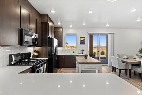 New! 4BR, 3.5B, Pool, Water Slide,  Hot Tub, PS5, Playground, Pickleball