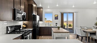 New! 4BR, 3.5B, Pool, Water Slide,  Hot Tub, PS5, Playground, Pickleball