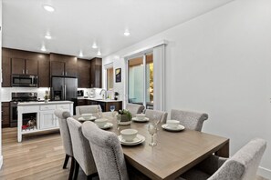 Dining - 4BR, 3.5B, Pool, Water Slide,  Hot Tub, PS5, Playground, Pickleball (St. George)