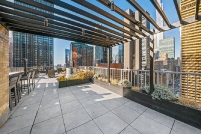 Vibrant 1-bedroom condo with fitness room in brilliant New York.