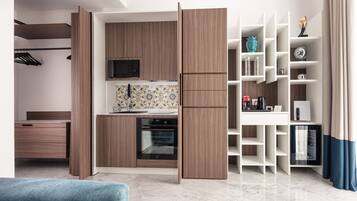 Luxury Double Room, Balcony, City View | Private kitchen