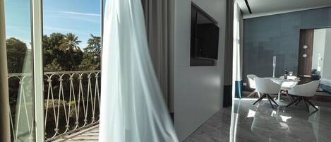 Quarto casal superluxo, sacada, vista para a cidade | Sacada
