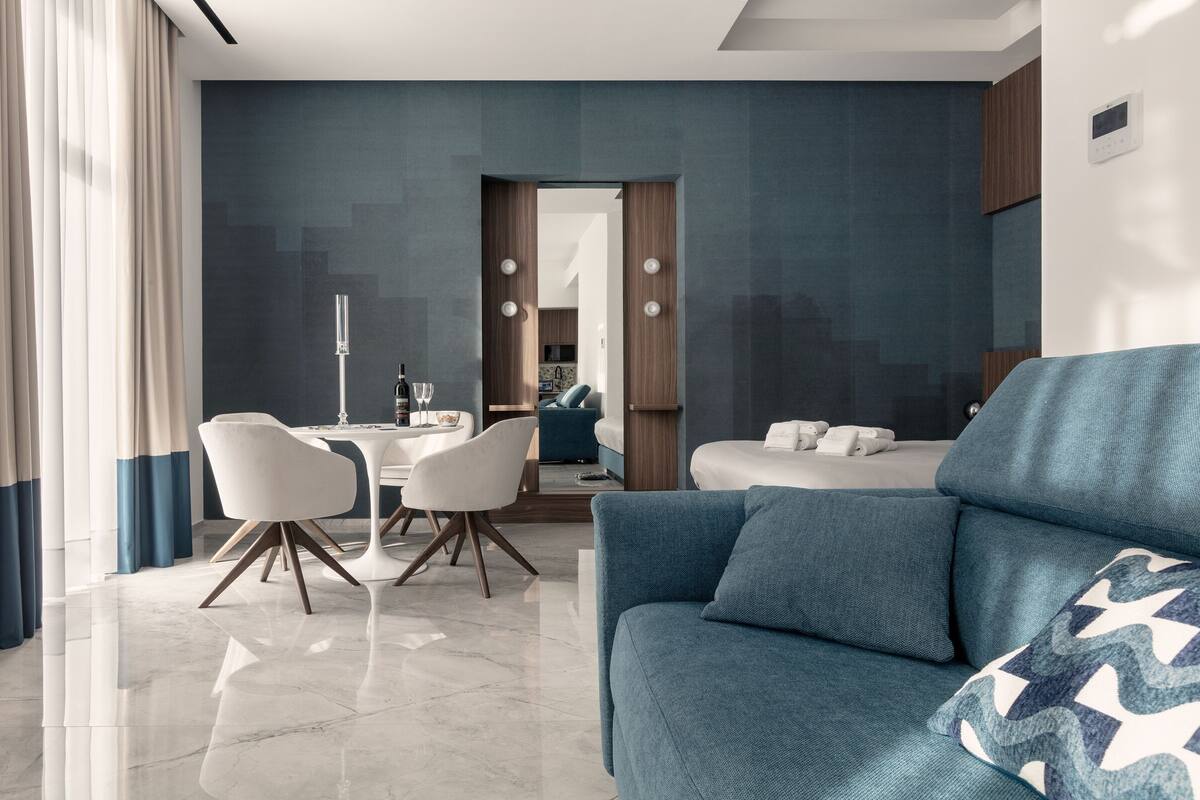 Luxury Double Room, Balcony, City View | Egyptian cotton sheets, premium bedding, minibar, in-room safe